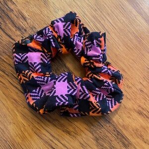 Sweet legs colourful scrunchie